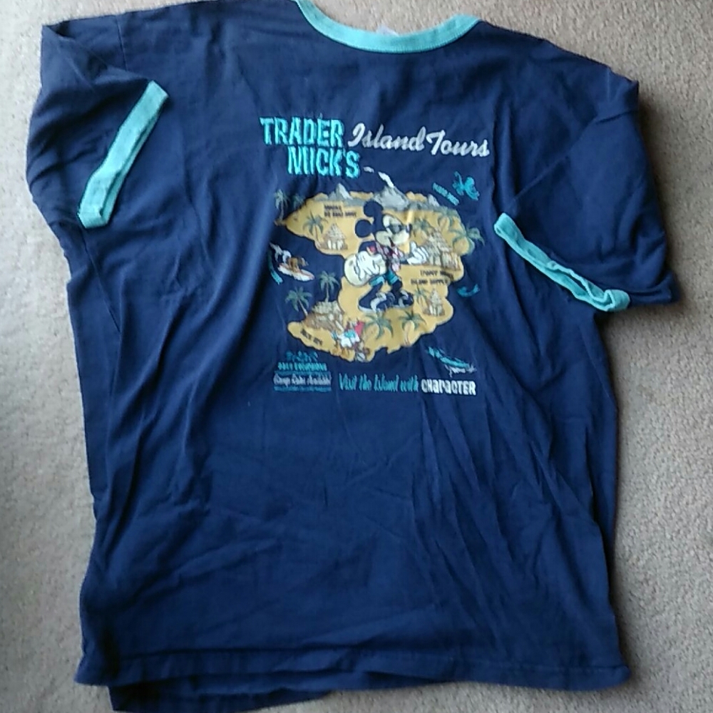 Unique Walt Disney World Mickey Mouse t-shirt